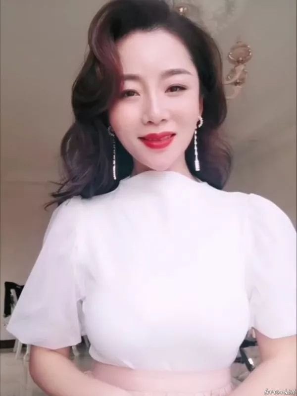Xiaoyan , 25