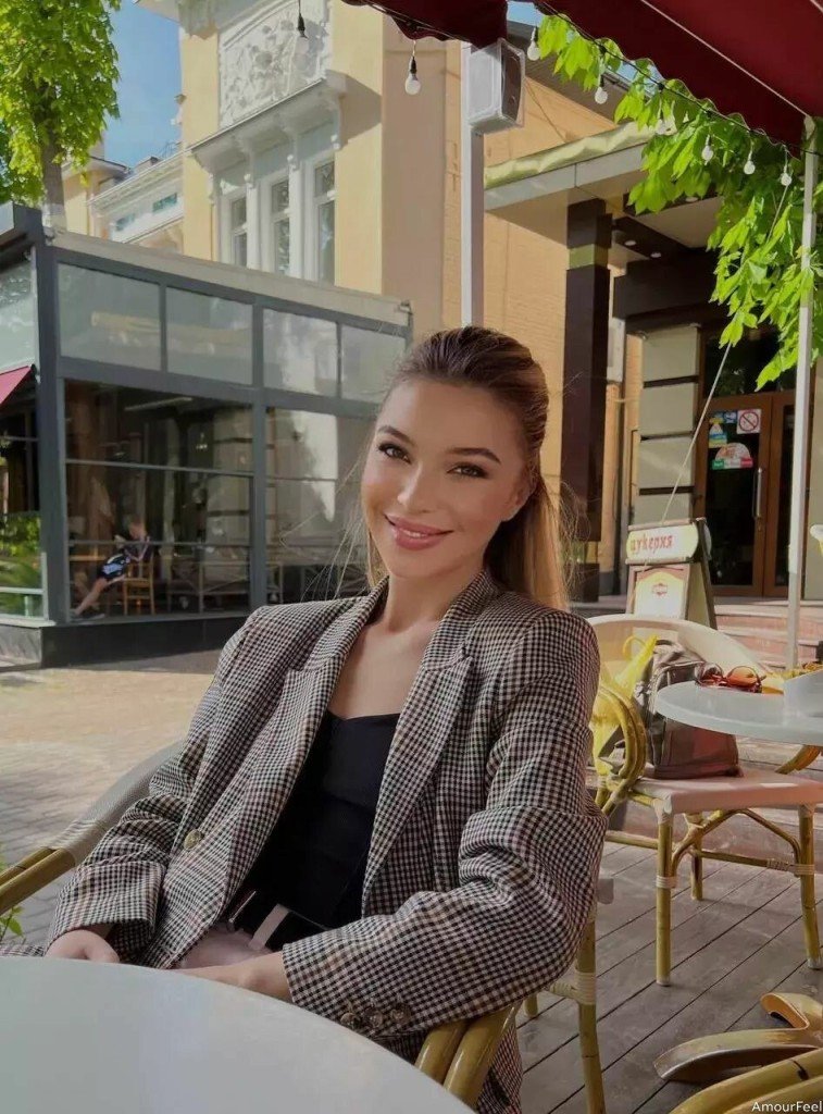 Tetiana, 24