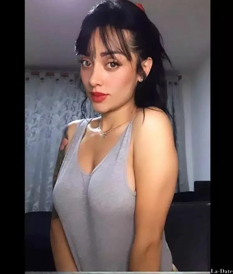 Laura, 25