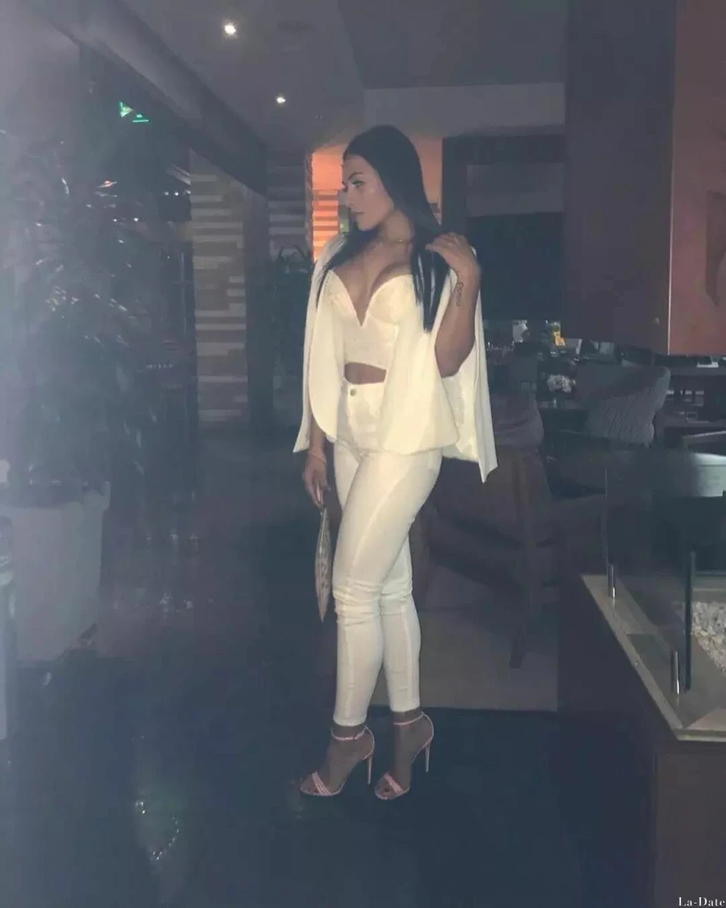 Valentina, 31
