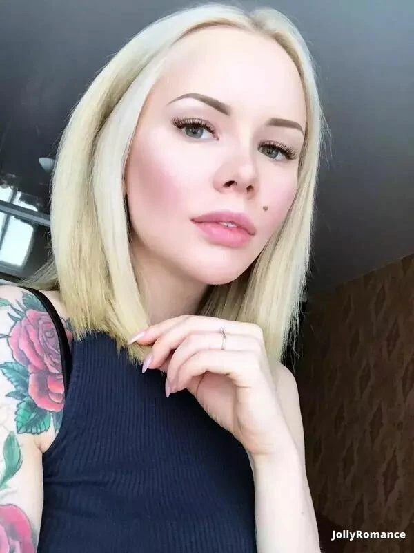 Karolina, 27