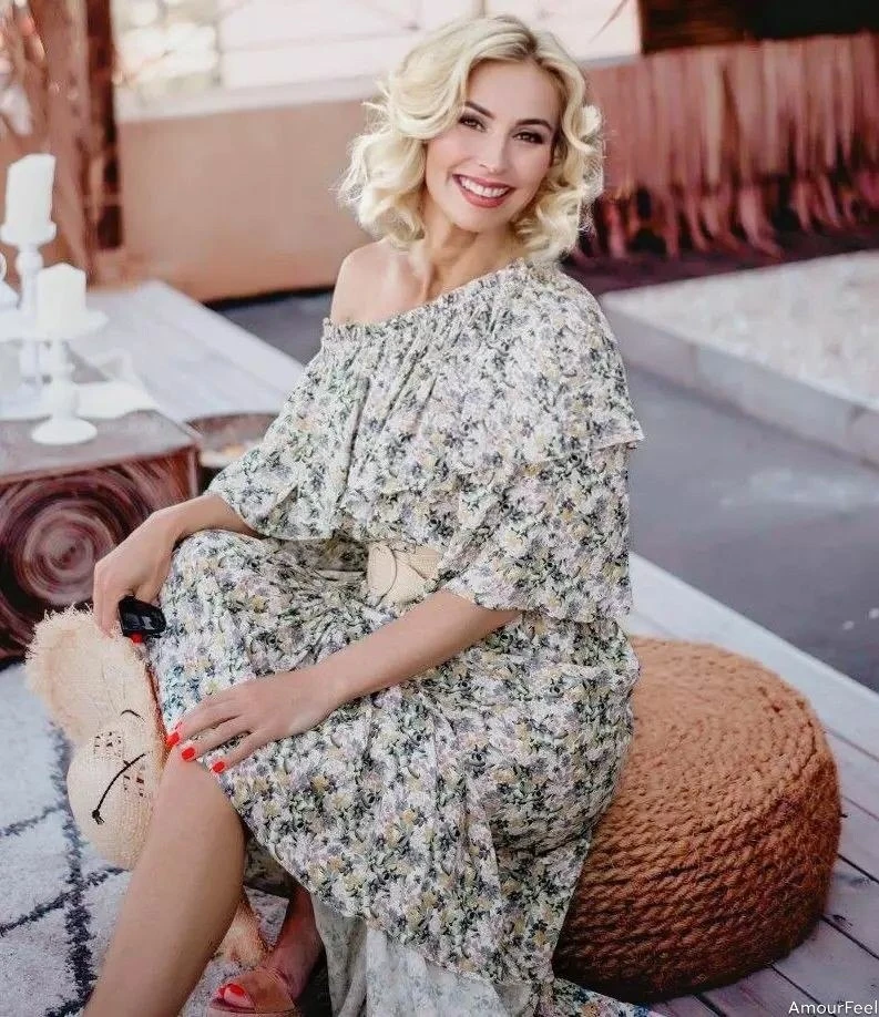 Yuliya, 43